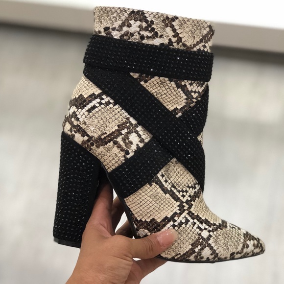 LAST ONE♥️VEGAN STUDDED PHYTON SNAKE SKIN BOOTIES - Picture 5 of 8